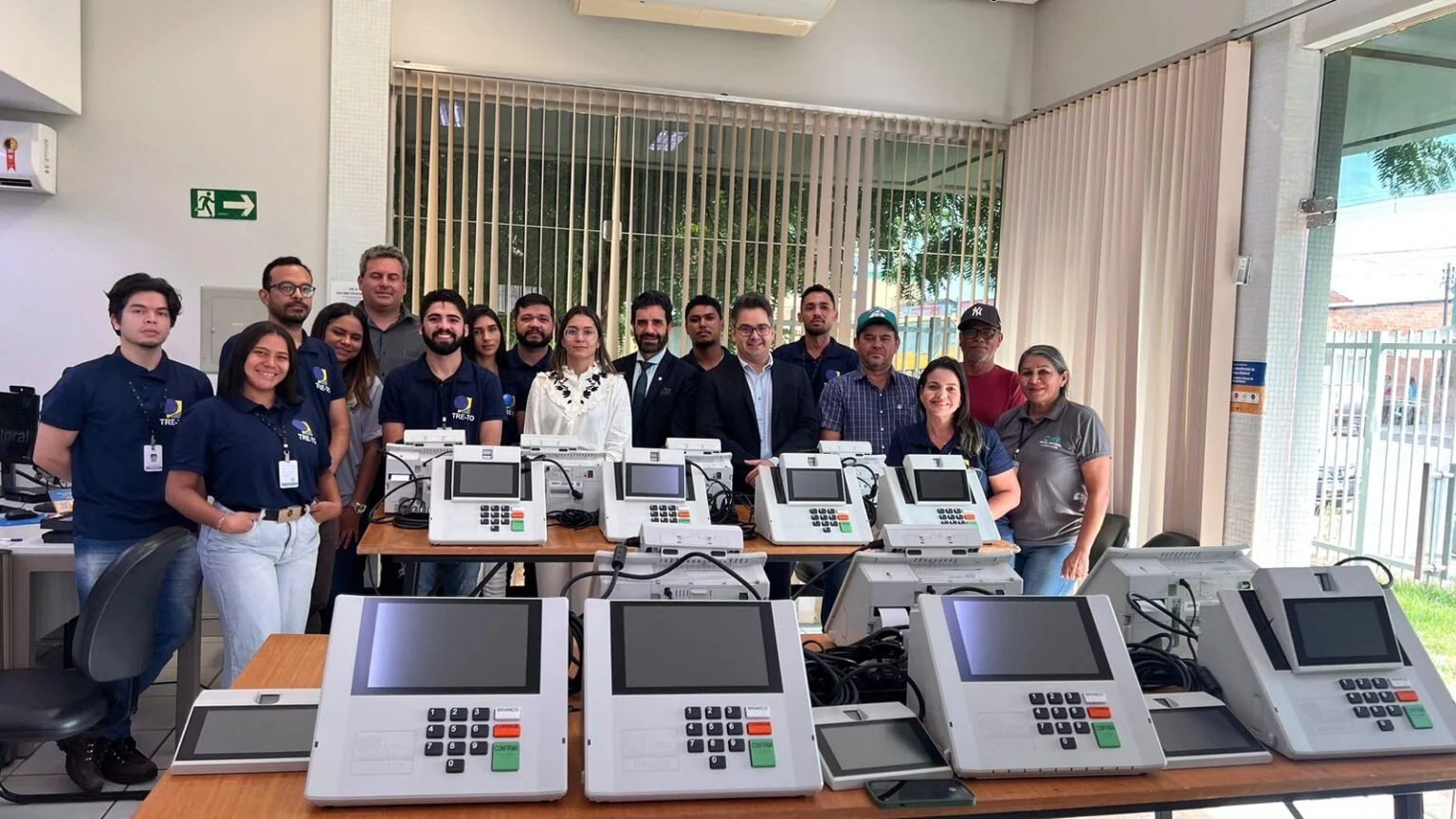 tre-to-realiza-preparacao-das-urnas-eletronicas-com-fiscalizacao-publica