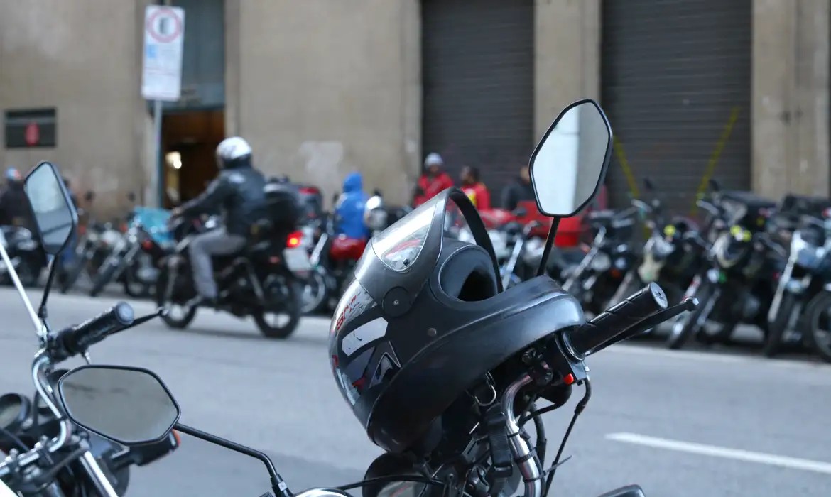 motoboy-garante-direito-a-estabilidade-apos-acidente-de-trabalho,-decide-tst