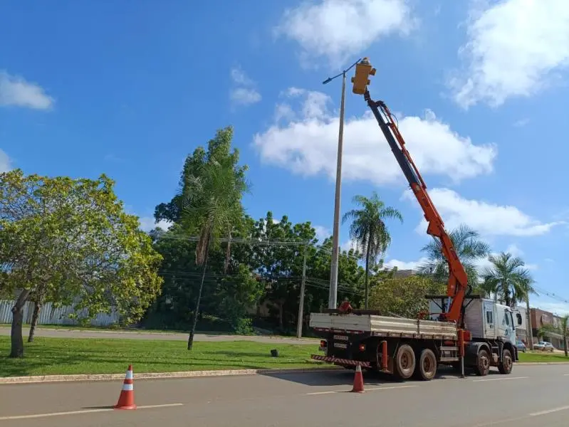 prefeitura-intensifica-servicos-de-troca-de-luminarias-por-modelos-mais-eficientes-e-economicos