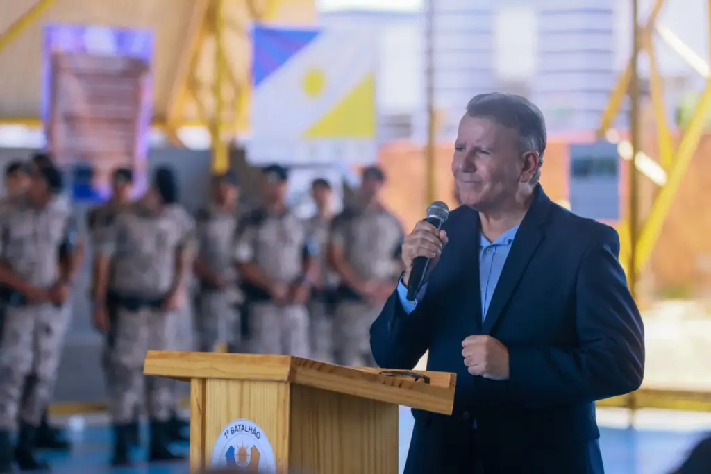 prefeito-de-palmas-prestigia-cerimonia-de-passagem-de-comando-do-6o-batalhao-da-policia-militar