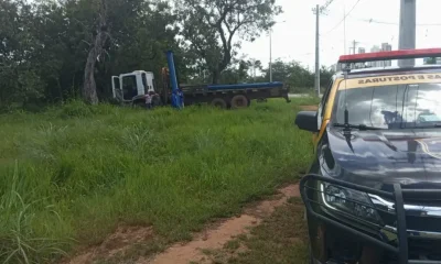 fiscalizacao-retira-bases-de-publicidade-instaladas-indevidamente-em-area-publica