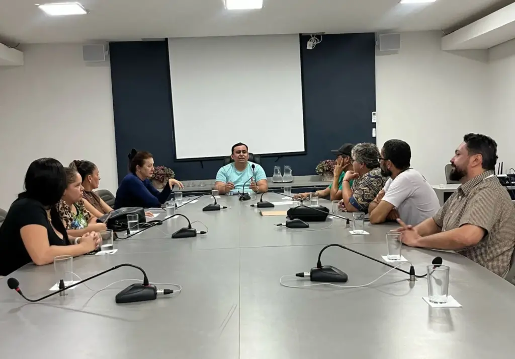 prefeitura-e-comerciantes-da-estacao-apinaje-alinham-solucoes-para-impulsionar-a-economia-local