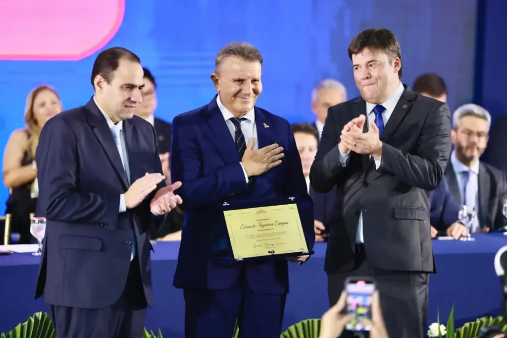 prefeito-de-palmas-recebe-homenagem-em-solenidade-de-posse-da-nova-gestao-da-oab-tocantins