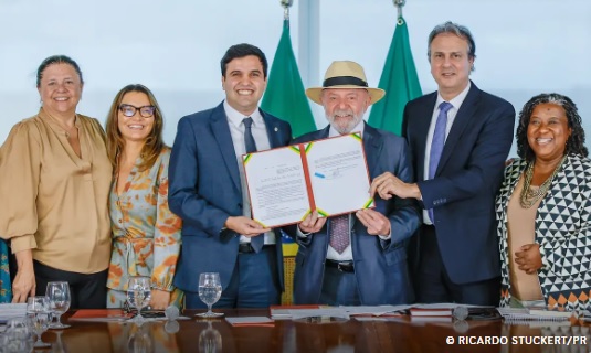 lula-sanciona-lei-que-limita-uso-de-celulares-em-salas-de-aula