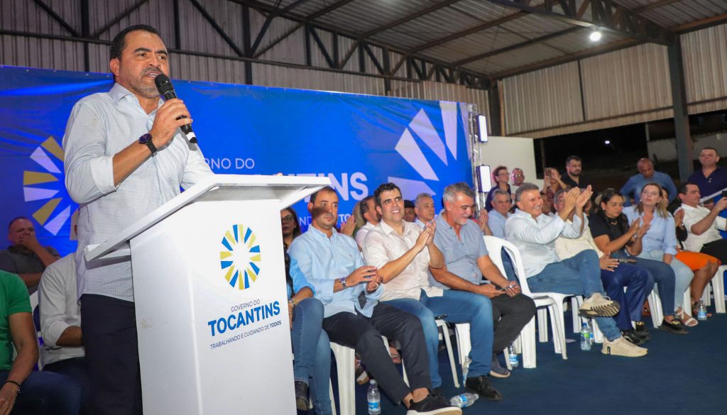 wanderlei-barbosa-entrega-1.036-titulos-de-propriedade-a-moradores-do-taquari-em-palmas