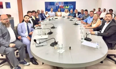 prefeito-recebe-comitiva-de-empresarios-europeus-e-conhece-modelo-de-instituicao-para-idosos