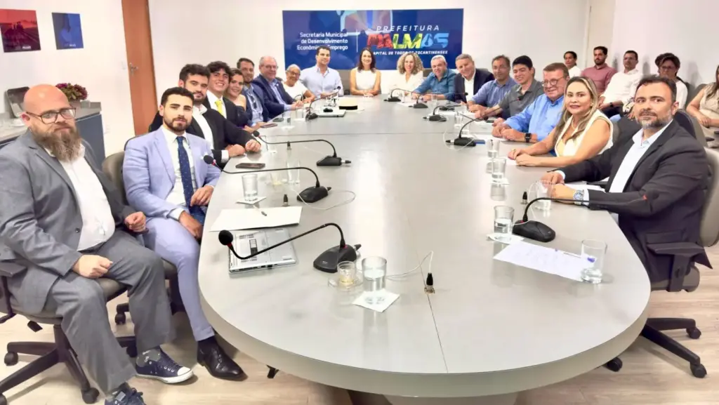 prefeito-recebe-comitiva-de-empresarios-europeus-e-conhece-modelo-de-instituicao-para-idosos