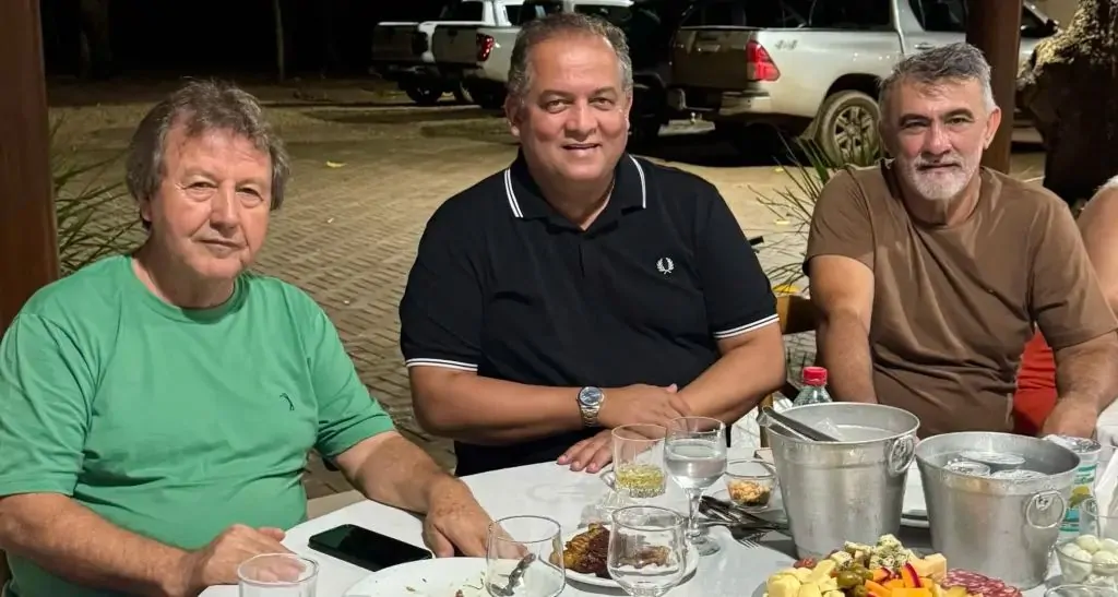 amelio-cayres-consolida-aliancas-politicas-em-jantar-estrategico