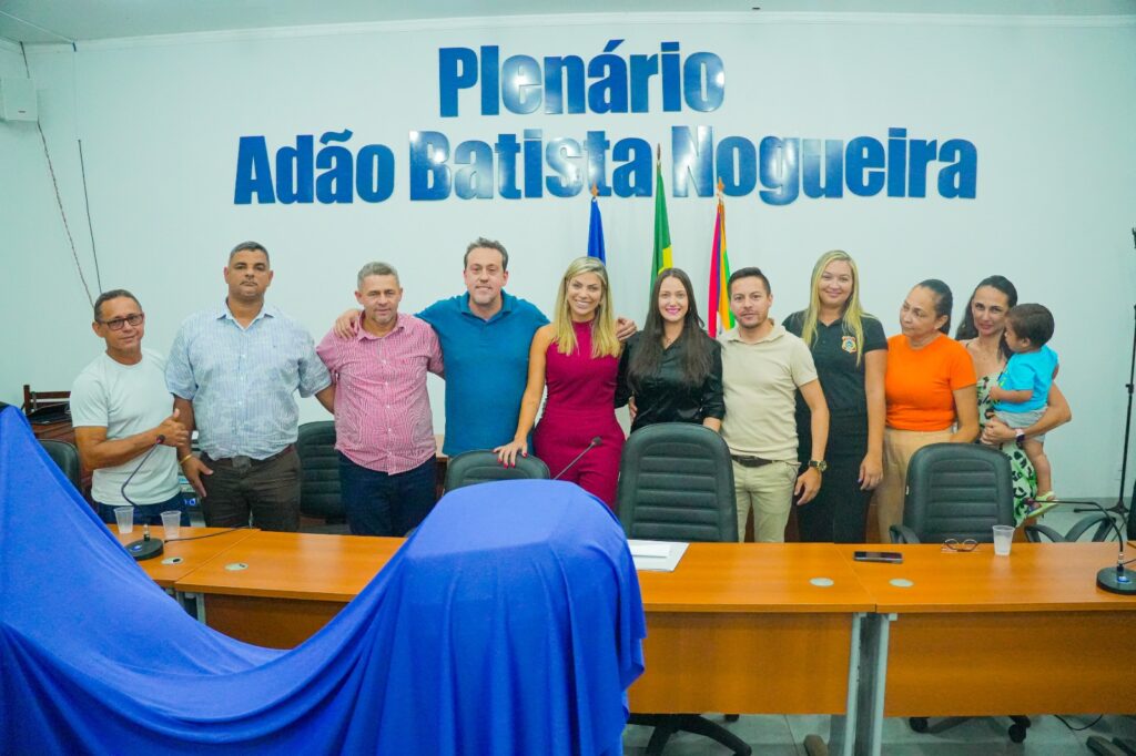 deputado-dr.-danilo-alencar-faz-doacao-de-motocicleta-para-associacao-comercial-de-caseara