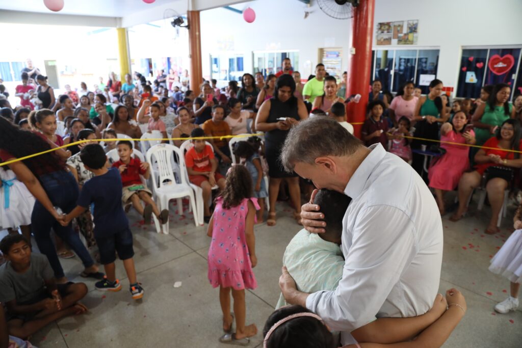prefeito-de-palmas-e-primeira-dama-participam-de-comemoracao-ao-dia-das-maes-no-jardim-taquari