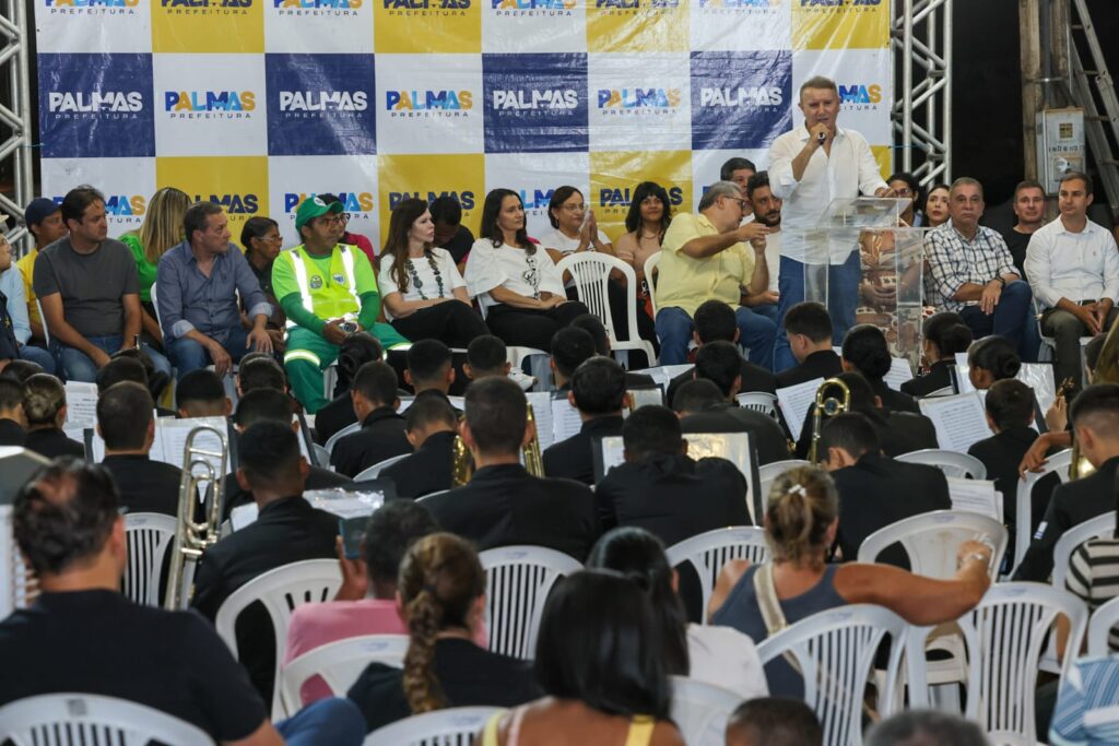 prefeitura-presente:-prefeito-eduardo-siqueira-entrega-praca-aguardada-ha-20-anos-na-arse-132