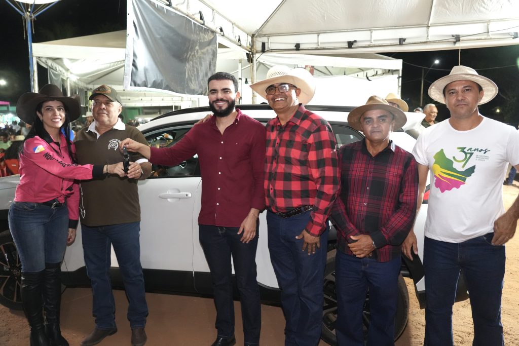 nova-rosalandia-comemora-37-anos-com-entrega-de-veiculo-e-investimento-garantido-por-leo-barbosa