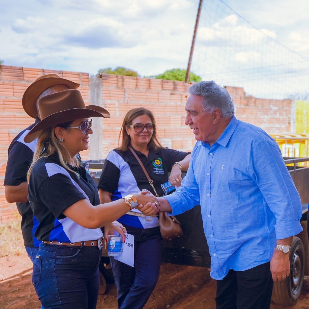 laurez-moreira-visita-almas-em-dia-de-festa-e-reforca-apoio-a-tradicao-da-expoalmas