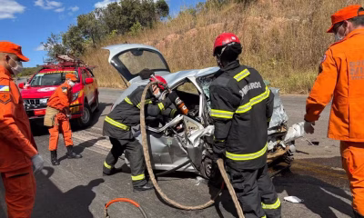tragedia:-acidente-entre-carro-e-carreta-mata-cinco-pessoas-na-to-040,-proximo-a-dianopolis