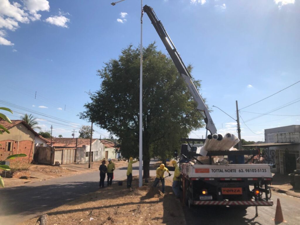 avenida-comercial-do-jardim-aureny-ii-recebe-iluminacao-de-led