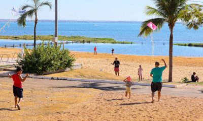 festival-de-pipas-reune-centenas-de-familias-na-praia-da-graciosa