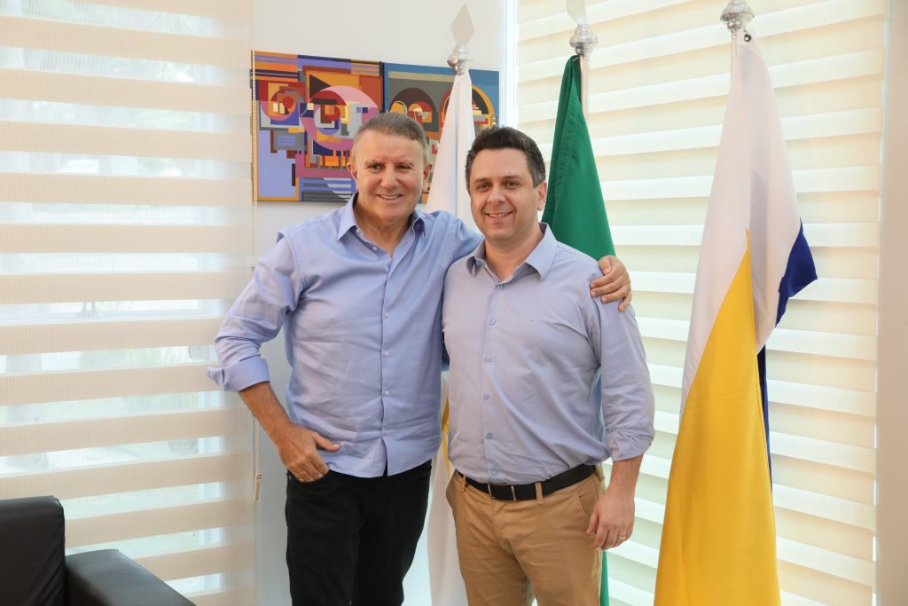 prefeito-eduardo-siqueira-celebra-retorno-de-tiago-dimas-ao-parlamento