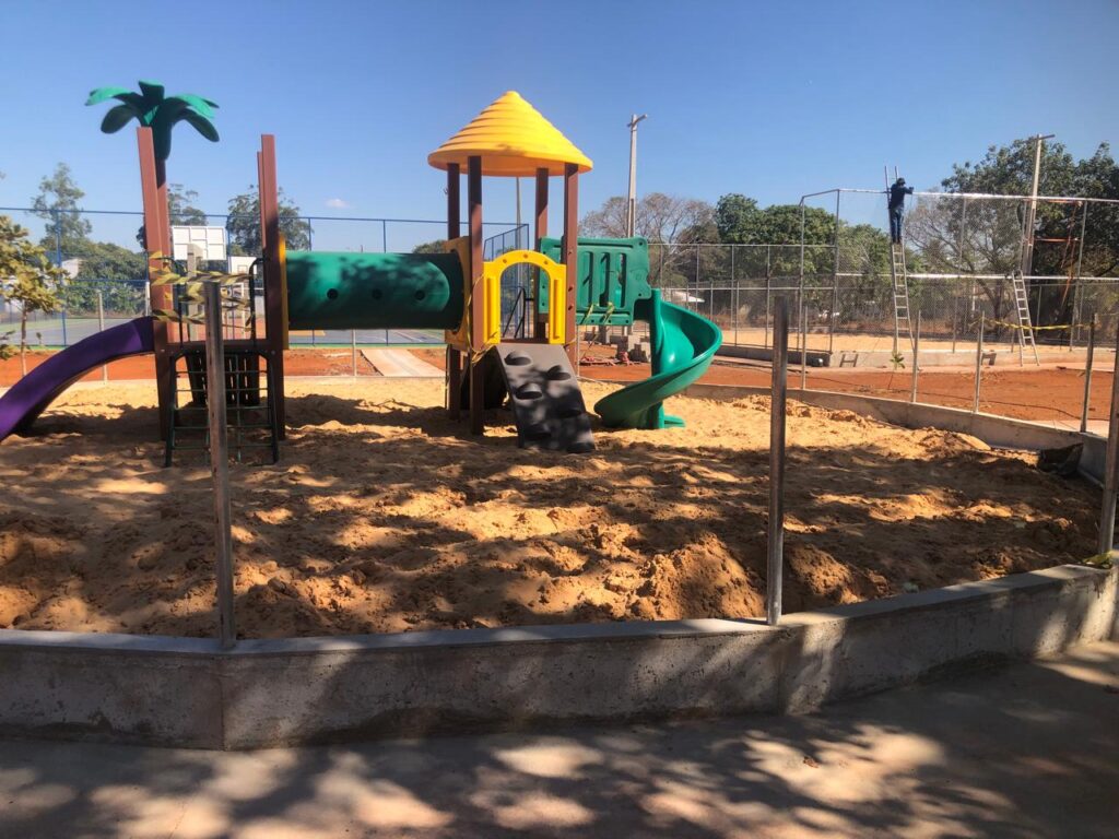 obra-da-nova-praca-na-arne-53-esta-em-ritmo-acelerado-com-construcao-de-estrutura-esportiva