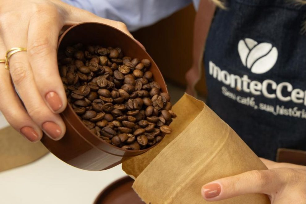 apos-tarifa-de-50%-dos-eua,-china-se-adianta-e-autoriza-cafe-de-183-empresas-brasileiras