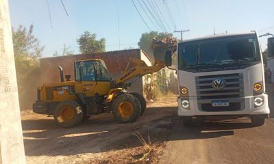 prefeitura-de-palmas-retira-entulhos-em-diversas-quadras-nesta-segunda-feira,-11