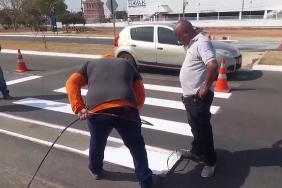 prefeitura-de-palmas-revitaliza-sinalizacao-viaria-proxima-ao-parque-da-pessoa-idosa