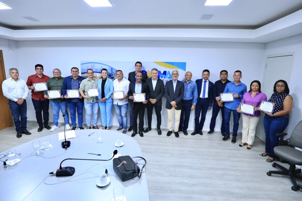 prefeito-eduardo-siqueira-campos-empossa-novos-membros-do-conselho-de-trabalho,-emprego-e-renda