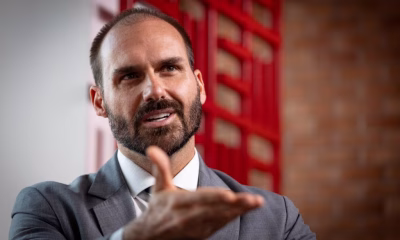 “ordens-de-moraes?”,-diz-eduardo-bolsonaro-apos-assalto-na-casa-da-mae