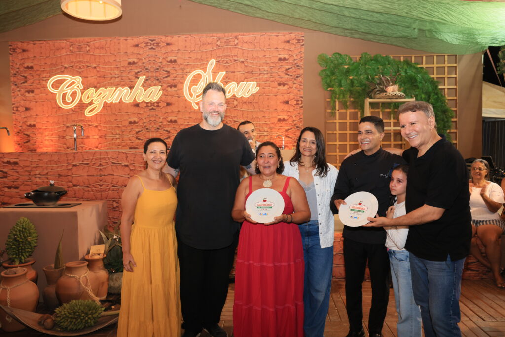 chef-maria-celia-e-a-grande-campea-da-primeira-edicao-do-encontro-de-gigantes-no-fgt