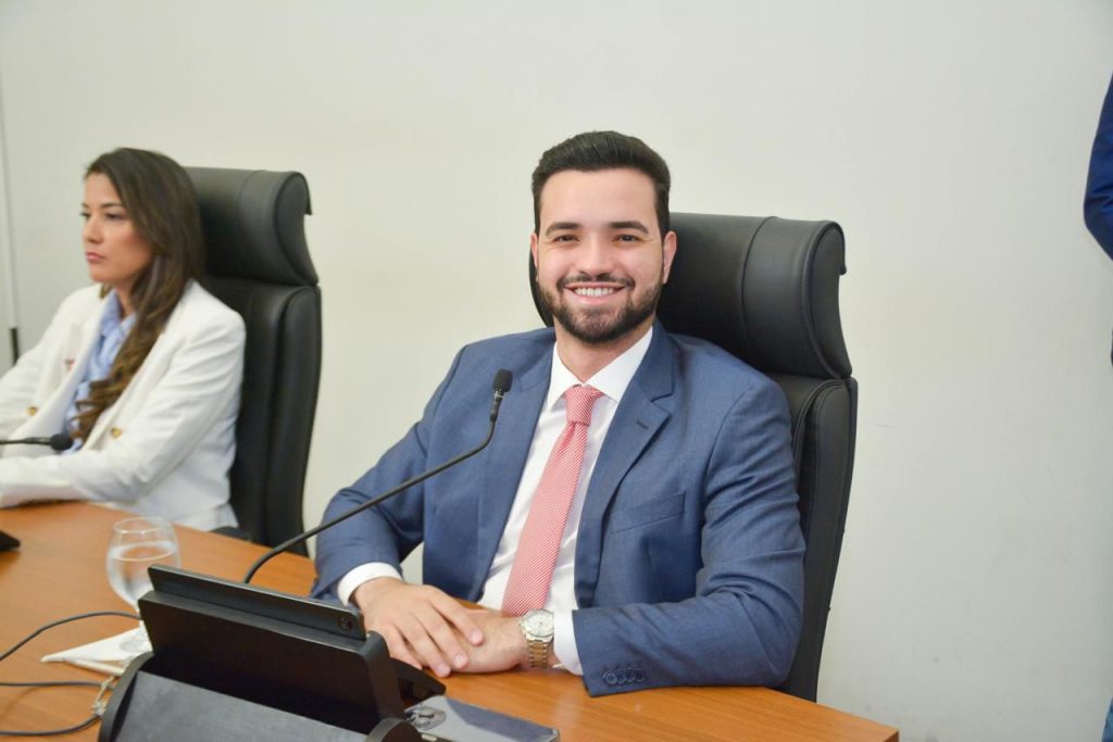 camara-aprova-requerimento-de-marcos-junior-para-conclusao-do-asfalto-no-aureny-iv