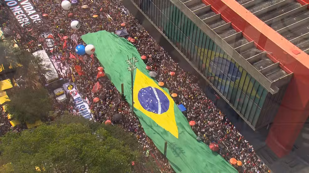 protesto-contra-pec-da-blindagem-reune-42,4-mil-na-avenida-paulista,-diz-usp