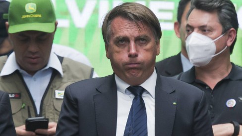 apos-crise-de-solucos-e-vomito,-medico-passa-noite-com-bolsonaro,-que-ja-se-recupera
