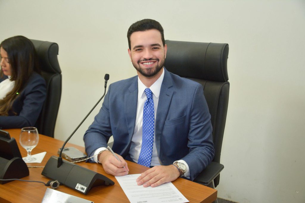 marcos-junior-aprova-dez-requerimentos-e-reforca-mandato-proximo-as-demandas-da-populacao