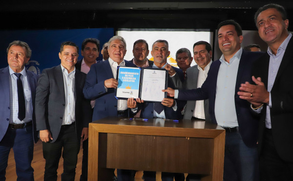 laurez-envia-pccr-da-educacao-a-assembleia-e-solicita-aprovacao-rapida