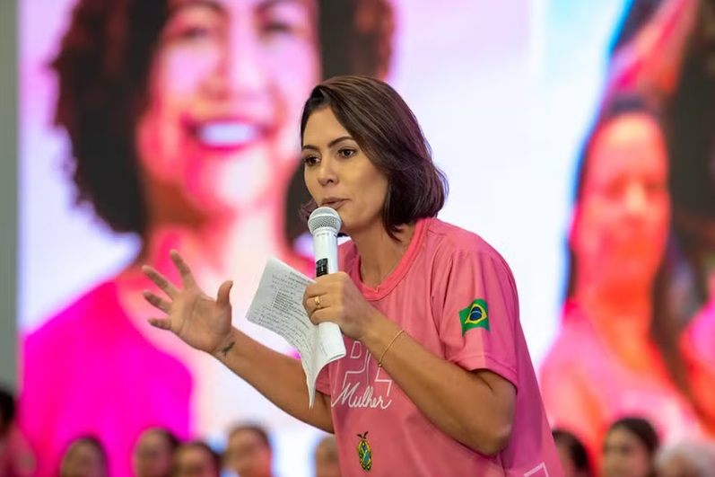 michelle-se-manifesta-sobre-foto-de-lula-com-messias-e-evangelicos