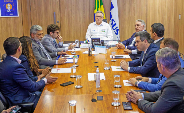 laurez-moreira-articula-avancos-para-hospital-universitario-de-palmas