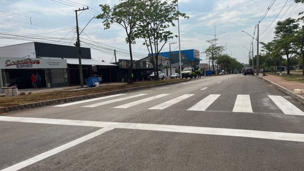 avenida-comercial-do-setor-jardim-aureny-ii-recebe-nova-sinalizacao-viaria