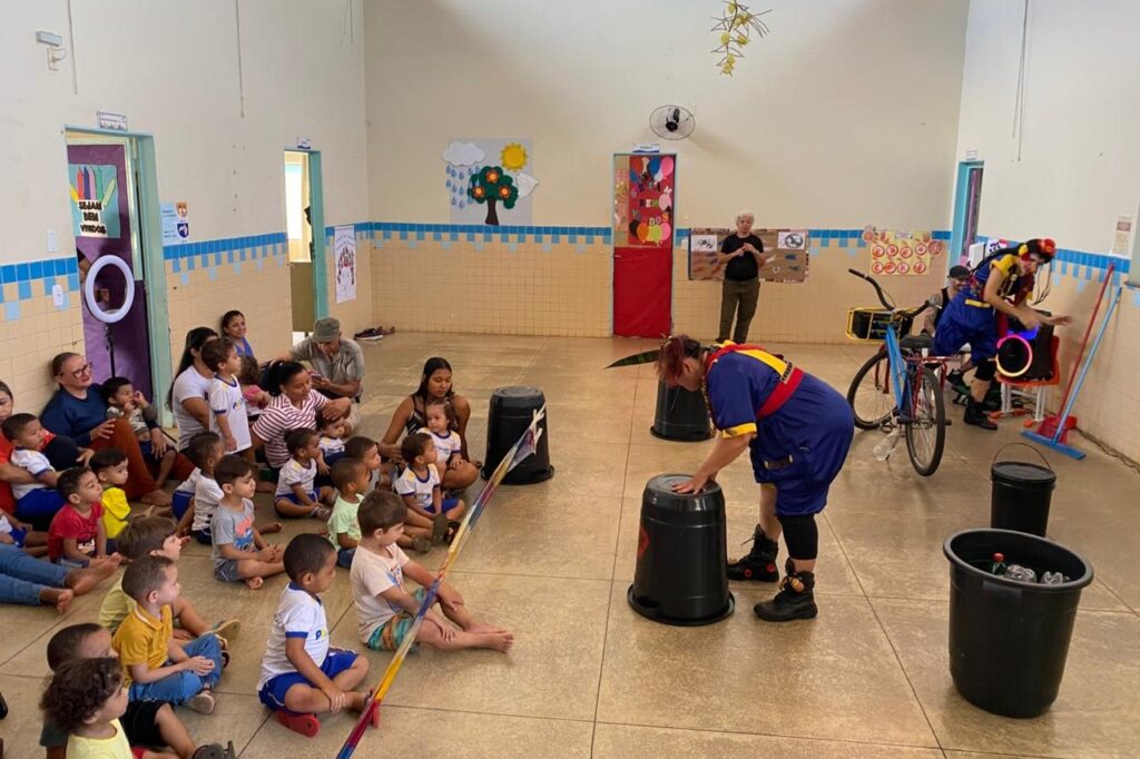em-taquarucu,-cmei-cantinho-feliz-recebe-espetaculo-deu-crise-no-sistema
