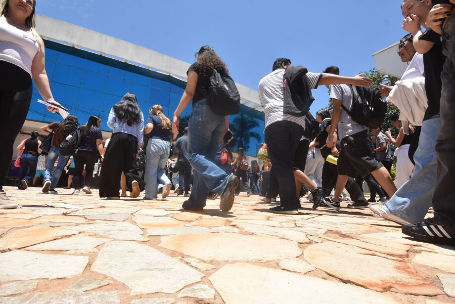 enem-2025:-segundo-dia-de-provas-tem-questoes-de-ciencias-da-natureza-e-matematica