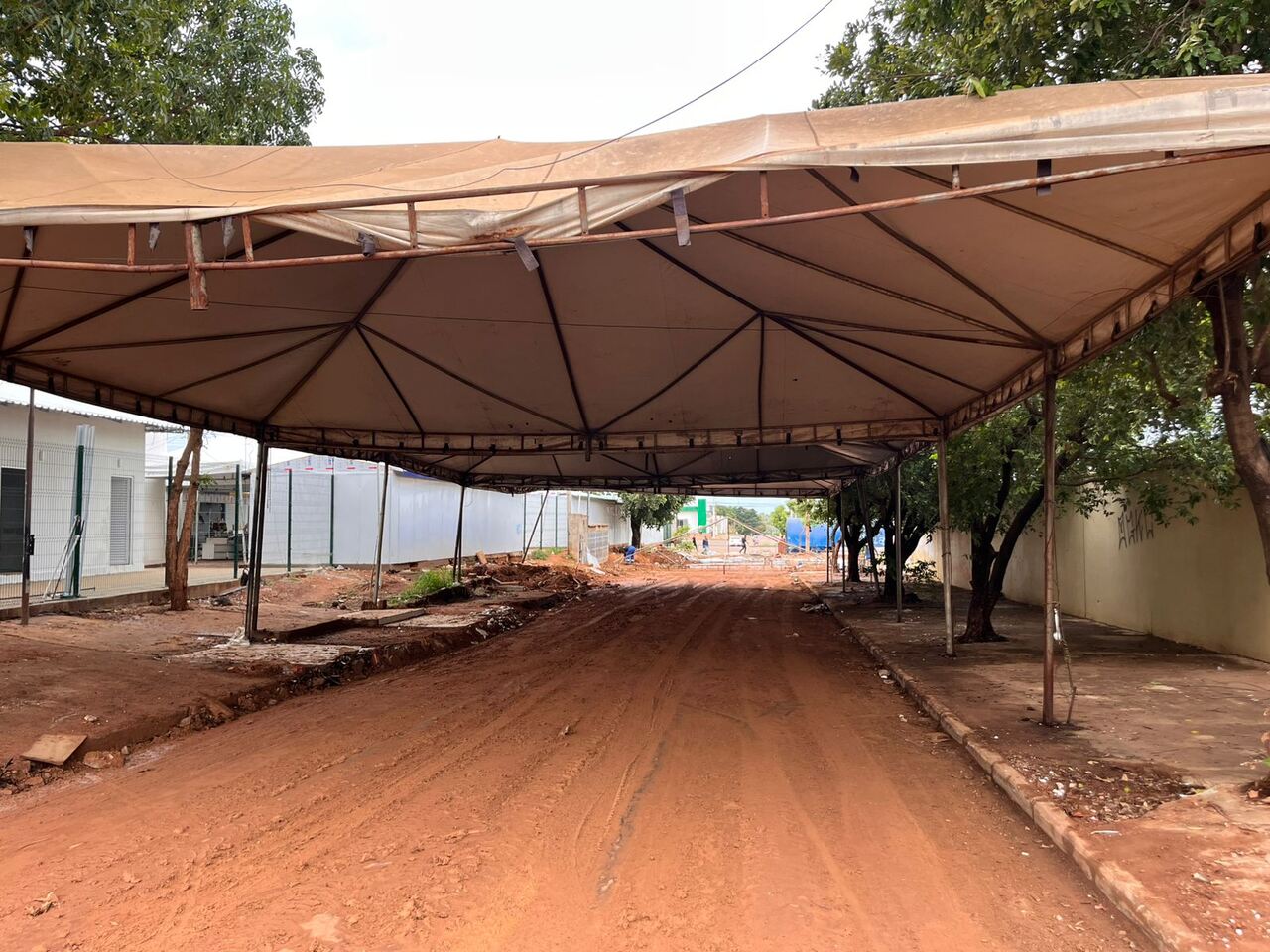 prefeitura-inicia-limpeza-e-revitalizacao-da-antiga-area-de-camelos-em-taquaralto