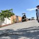 pavimentacao-asfaltica-da-baixada-do-jardim-aureny-iii-segue-em-ritmo-acelerado- 