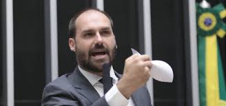 eduardo-precisa-retornar-ao-brasil-para-manter-cargo-de-escrivao-na-pf