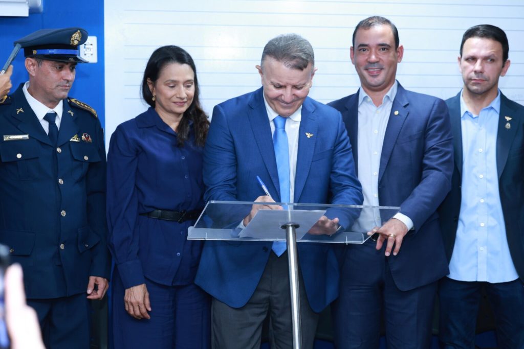prefeito-de -palmas-assina-ordem-de-servico-para-reforma-e-ampliacao-do-quartel-da-gmp