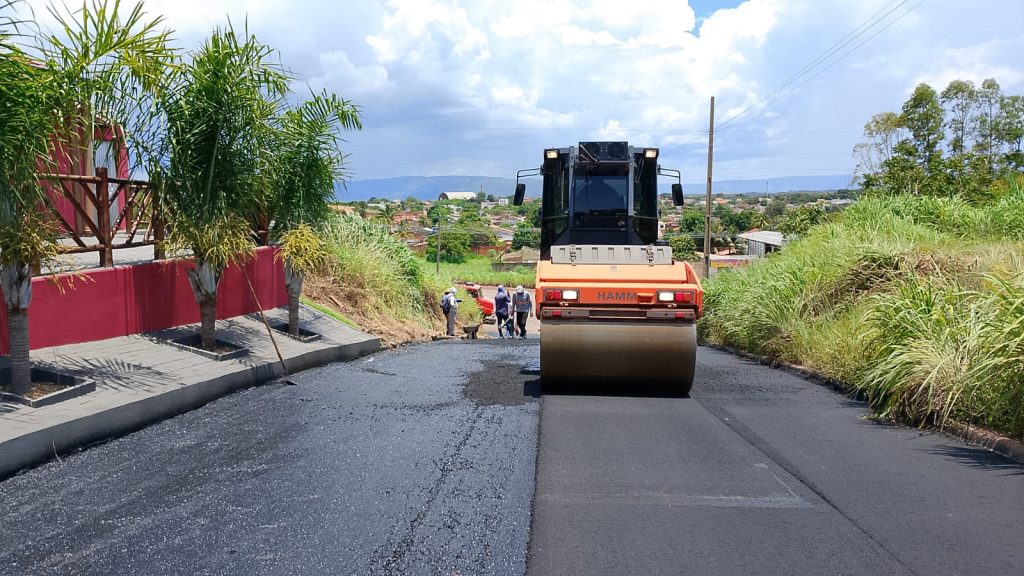 mais-uma-avenida-do-setor-santa-barbara-recebe-recapeamento-asfaltico