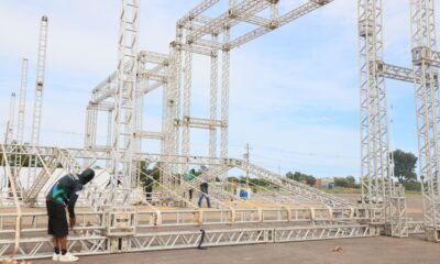 estrutura-do-palmas-capital-da-fe-comeca-ser-montada-no-estacionamento-do-estadio-nilton-santos