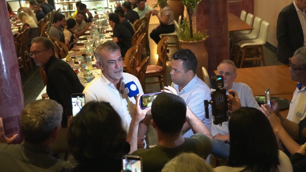 deputado-amelio-cayres-reune-imprensa-em-palmas-e-reforca-pre-candidatura-ao-governo-do-estado