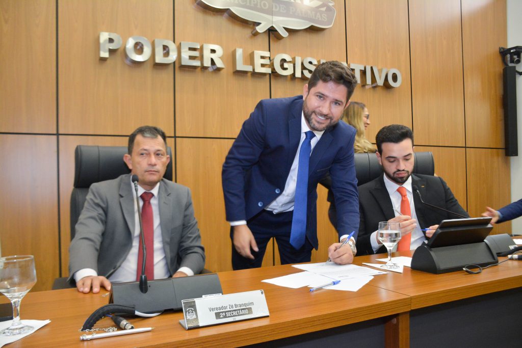 camara-de-palmas-empossa-miguel-barros-(mdb)-em-sessao-solene