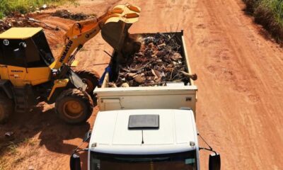 prefeitura-retira-40-caminhoes-de-entulhos-em-forca-tarefa-de-limpeza-no-acesso-a-praia-do-caju