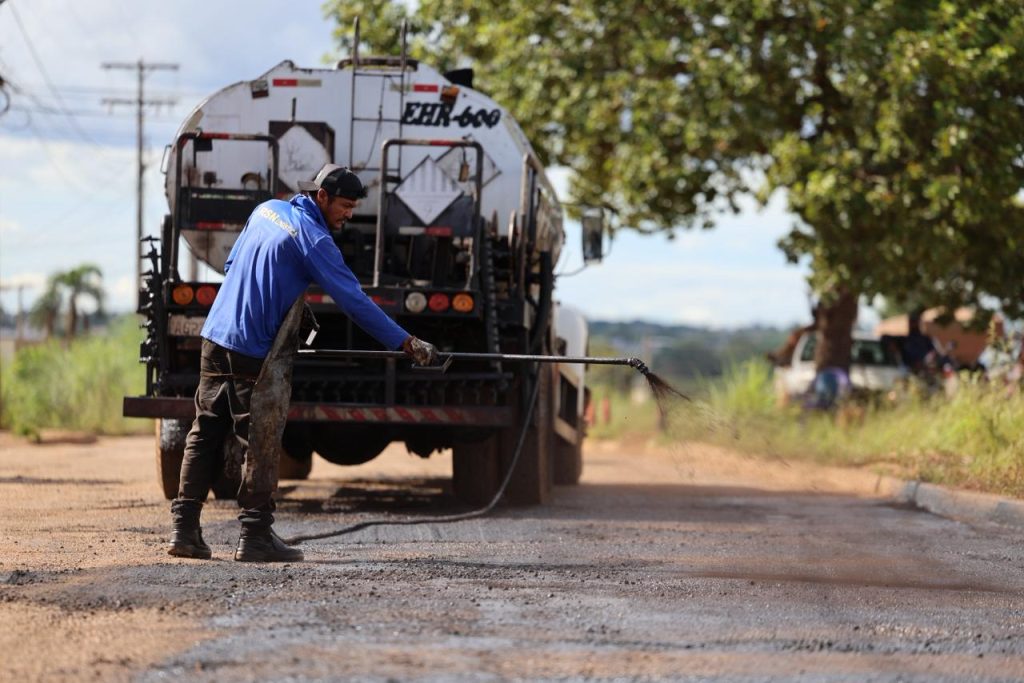 prefeitura-inicia-recapeamento-em-vias-do-bertaville-e-alcanca-rota-do-transporte-publico