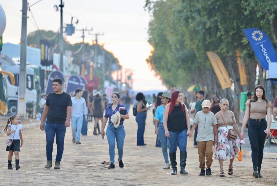 calor-e-grande-fluxo-exigem-atencao-redobrada-de-visitantes-de-feira-agrotecnologica