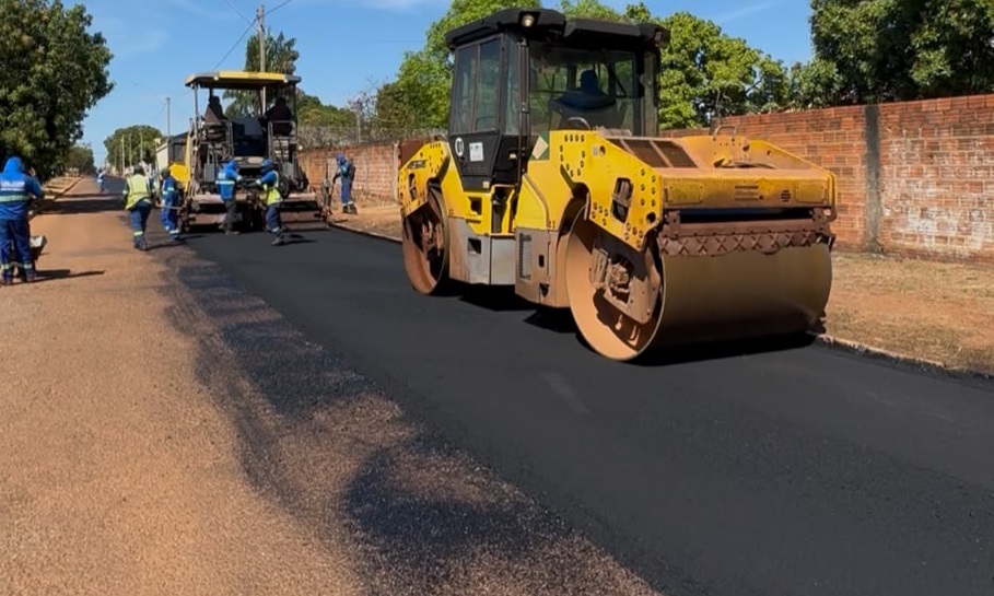 avenidas-do-jardim-aureny-iv-recebem-obras-de-recapeamento-asfaltico